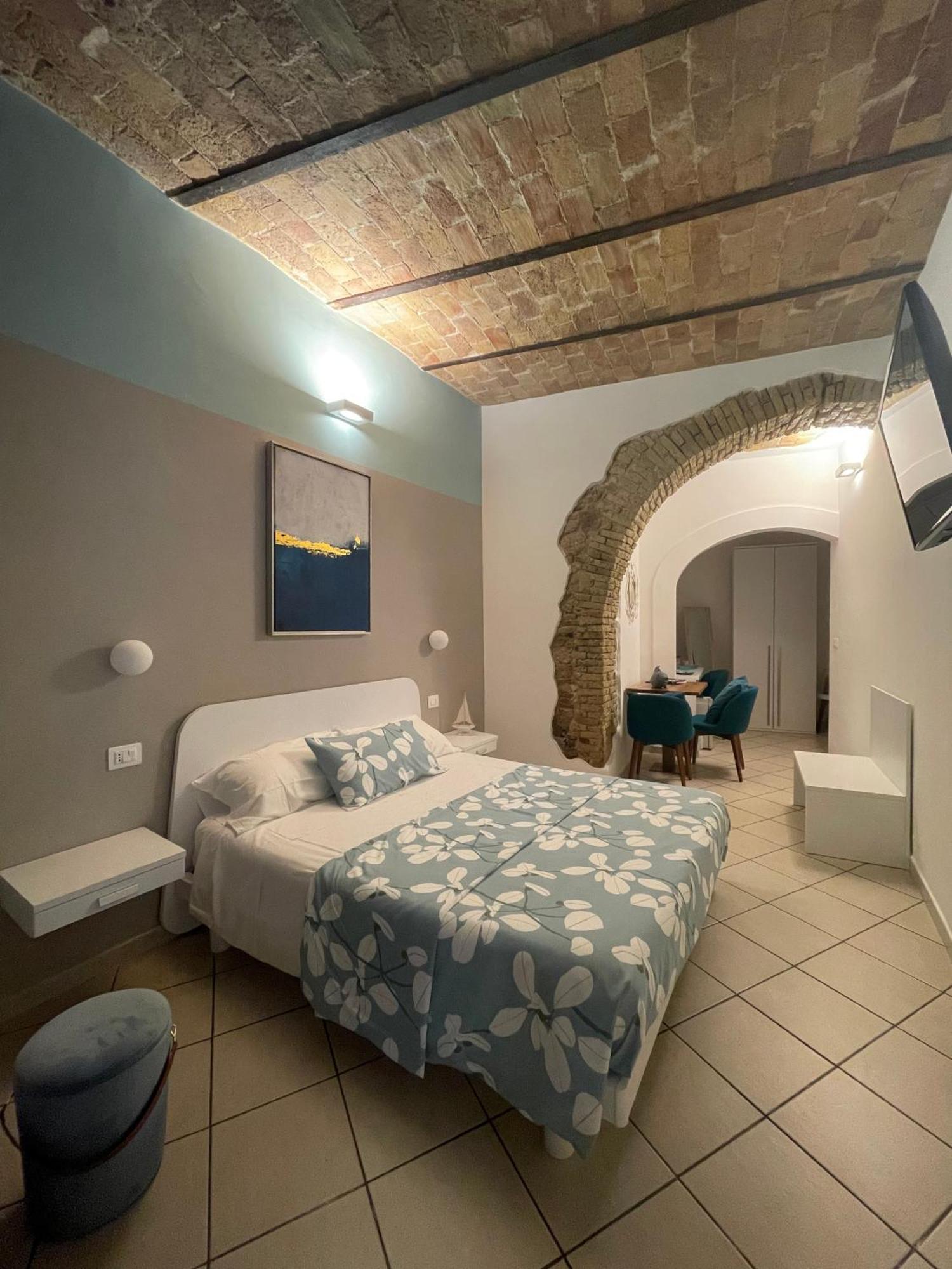 Barbarossa Sea Room Termoli Bagian luar foto